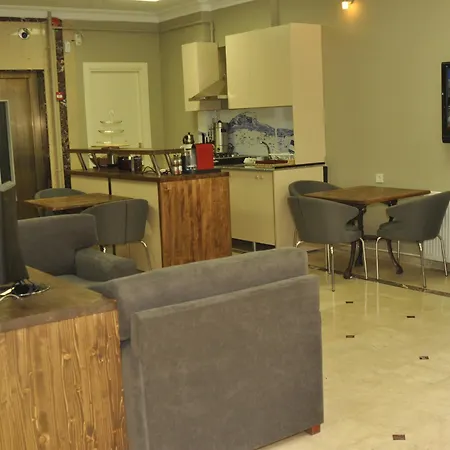 Net House Hotel 3*