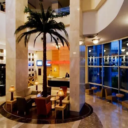 Wow Airport Szálloda 4*