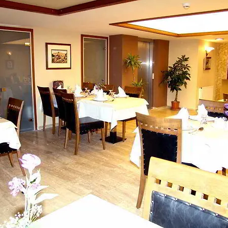 Bc Burhan Cacan & & Cafe Istanbul