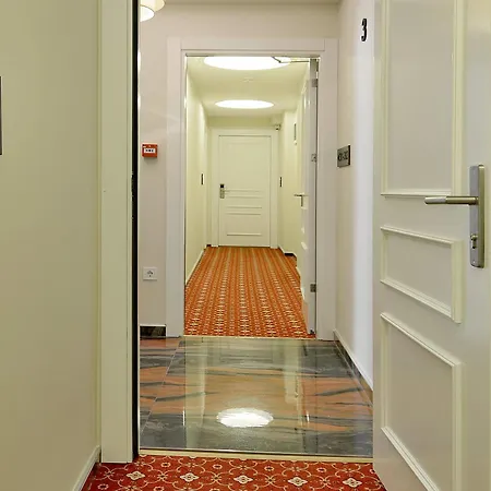 Life Hotel 4*