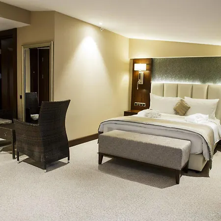 Grand Aras & Hotel