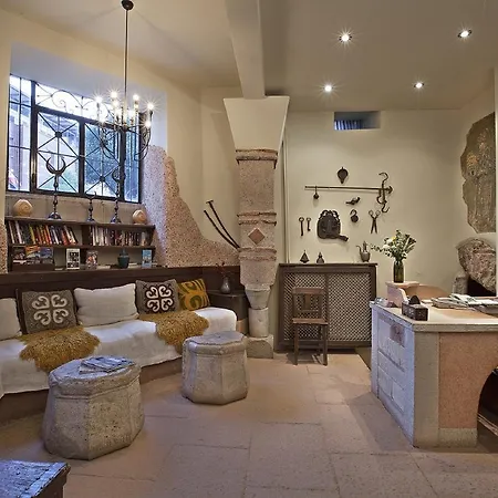 Hotell Empress Zoe 2*