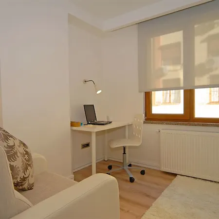 Aura 2* Istanbul