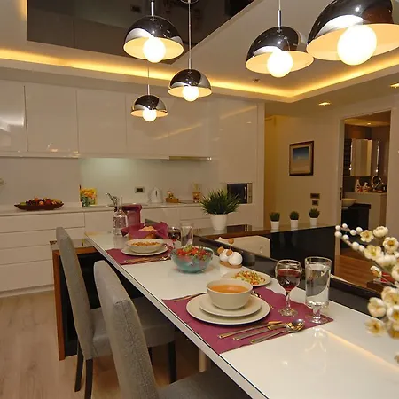 Aura 2* Istanbul