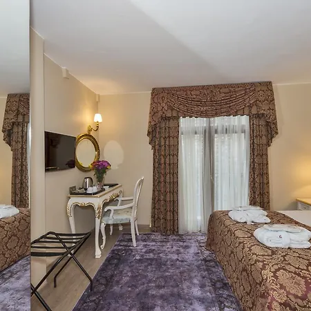 By Murat Royal Galata Hotel 3*