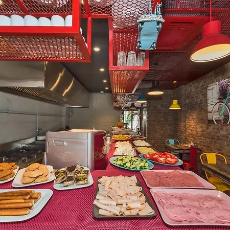 Taksim Nis - Istiklal Street Istambul
