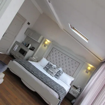 Louis Galata 4*