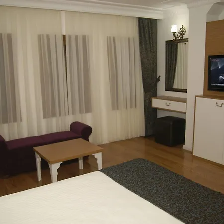 Jakaranda מלון 3*