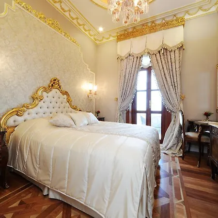 Maroon Bosphorus Стамбул