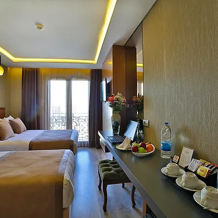 Corner Laleli Hotell 3*
