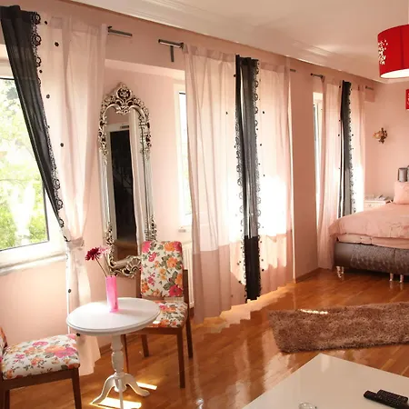 Oda ve Kahvaltı Yesim Suites 3*