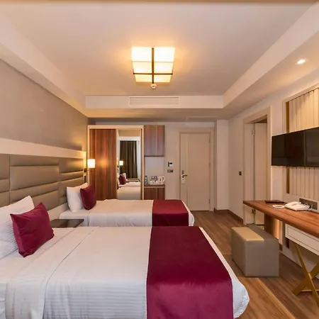Hotel Golden Royal &