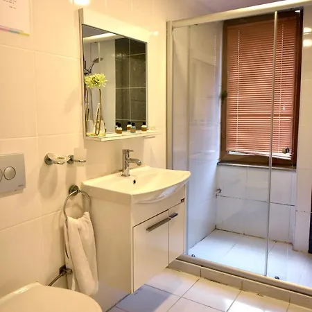 Corner Living Space Bed & Breakfast 3*