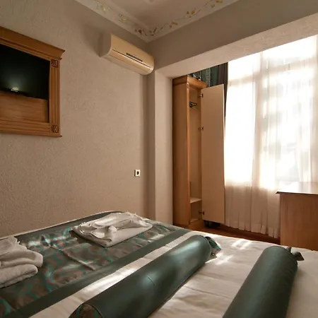 Blue Tuana Old City Hotel 3*