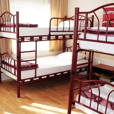 Hostel Sultan & *