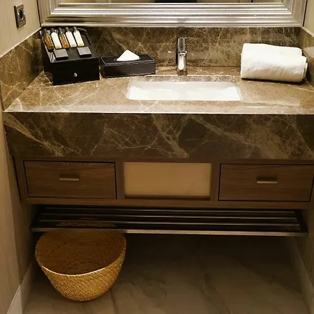 Tryp By Wyndham Basin Ekspres Hotel