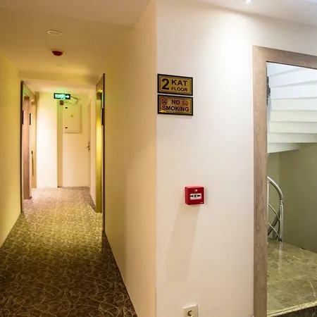 Hotel Nida Center 3*