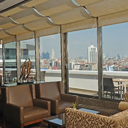 Hotel Titanic City Taksim 4*