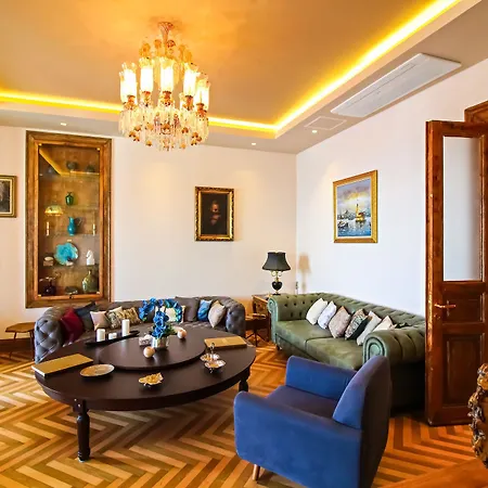 Maroon Istanbul