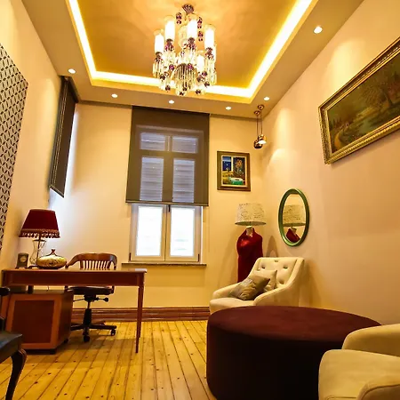 Maroon Istanbul