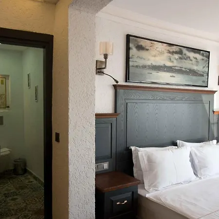 Hotel Blue Tuana Old City 3*