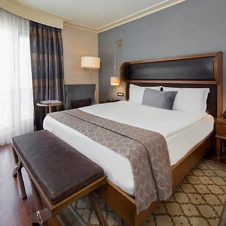 Hotel Titanic City Taksim 4*