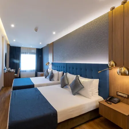 מלון Nova Plaza Crystal & 4*