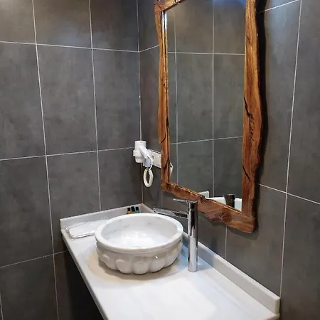 מלון Jakaranda 3*