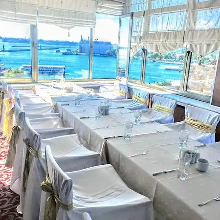 Aden Hotel 3*