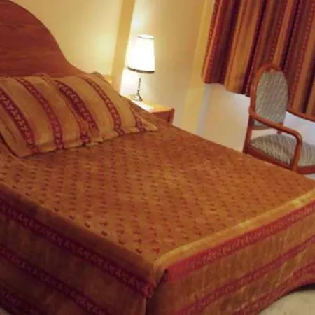 Aden Hotel 3*