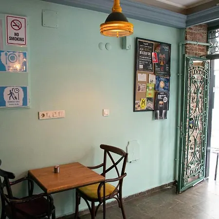 Hostel Yolo *
